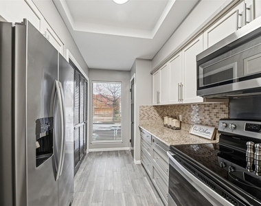 3226 Poe Drive - Photo Thumbnail 5