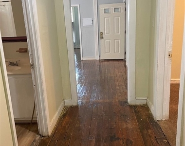 712 W Washington Street - Photo Thumbnail 4
