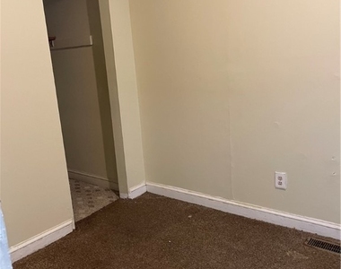 712 W Washington Street - Photo Thumbnail 5