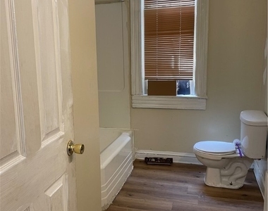 712 W Washington Street - Photo Thumbnail 8