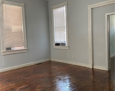 712 W Washington Street - Photo Thumbnail 3