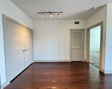 145 Heights Blvd - Photo Thumbnail 3