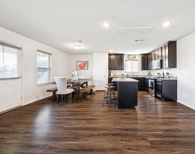 1606 Avocet Way - Photo Thumbnail 4