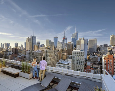 West 34th Street - Photo Thumbnail 8