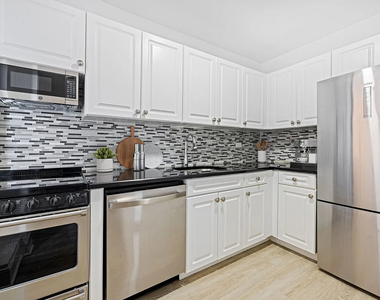 West 34th Street - Photo Thumbnail 1