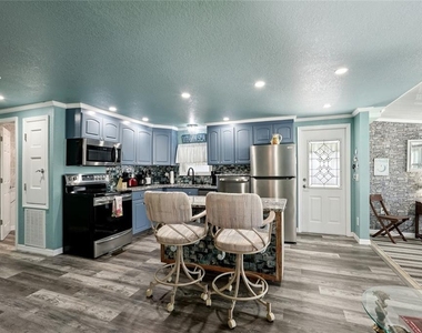 712 Roma Road - Photo Thumbnail 6