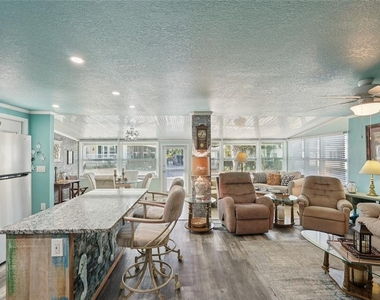 712 Roma Road - Photo Thumbnail 9