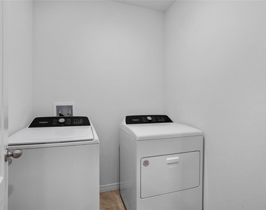 2143 Kalin Way - Photo Thumbnail 10