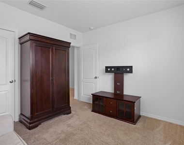 2143 Kalin Way - Photo Thumbnail 6