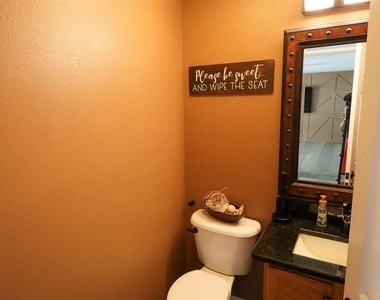 15040 Sw 39th Circle - Photo Thumbnail 10