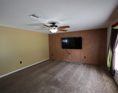 15040 Sw 39th Circle - Photo Thumbnail 7