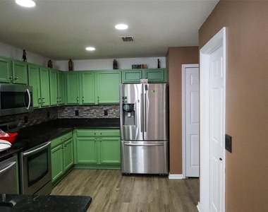 15040 Sw 39th Circle - Photo Thumbnail 3