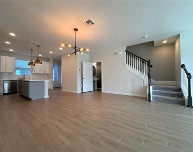 2962 Voyager Avenue - Photo Thumbnail 1