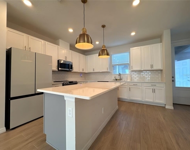 2962 Voyager Avenue - Photo Thumbnail 2