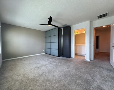2962 Voyager Avenue - Photo Thumbnail 3