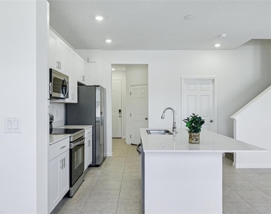 24101 Manuma Street - Photo Thumbnail 4