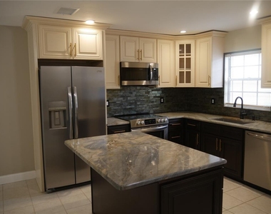 2411 Aspinwall Street - Photo Thumbnail 6