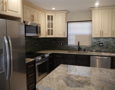 2411 Aspinwall Street - Photo Thumbnail 5