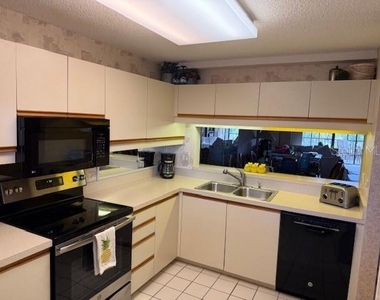 5525 Ashton Lake Drive - Photo Thumbnail 3