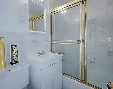 146 East 39th Street - Photo Thumbnail 2