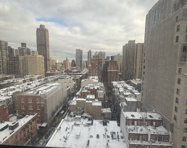 240 East 82nd Street - Photo Thumbnail 2