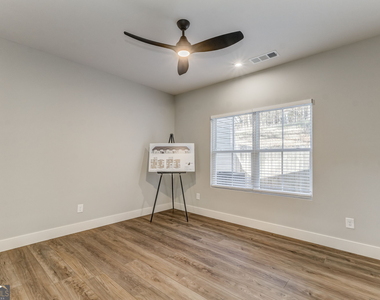 77 Chateau Drive - Photo Thumbnail 34
