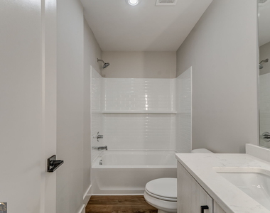 77 Chateau Drive - Photo Thumbnail 49