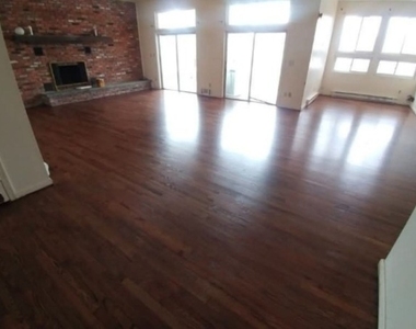 304 Lake Shore South - Photo Thumbnail 4