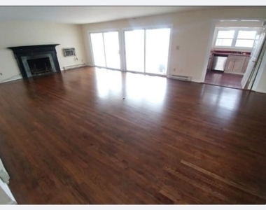 304 Lake Shore South - Photo Thumbnail 2