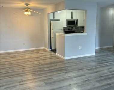 419 Hancock Place - Photo Thumbnail 2