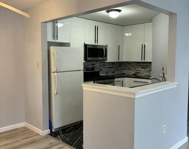 419 Hancock Place - Photo Thumbnail 5