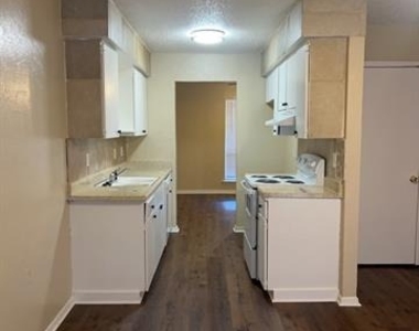 324 Rita Drive - Photo Thumbnail 3