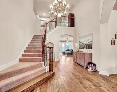 5048 Exposition Way - Photo Thumbnail 3