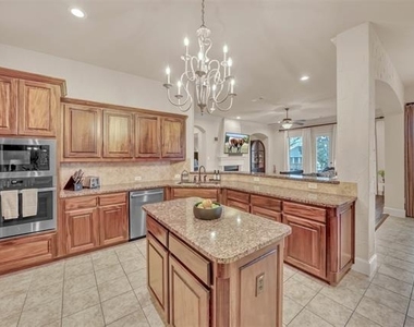 5048 Exposition Way - Photo Thumbnail 8