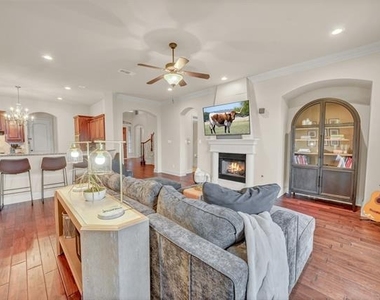 5048 Exposition Way - Photo Thumbnail 5