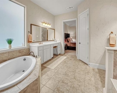 5048 Exposition Way - Photo Thumbnail 33