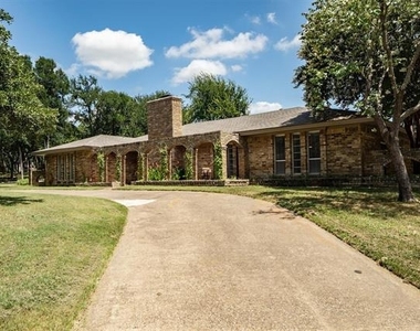 2016 Pembrooke Place - Photo Thumbnail 1