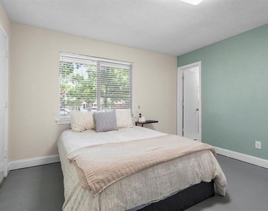 2016 Pembrooke Place - Photo Thumbnail 25