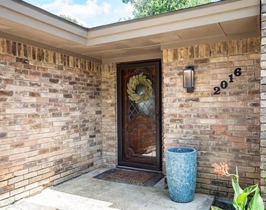 2016 Pembrooke Place - Photo Thumbnail 4
