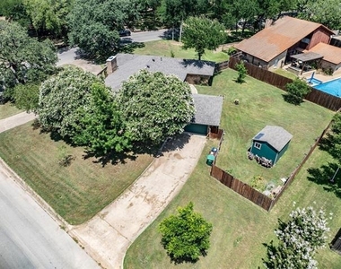 2016 Pembrooke Place - Photo Thumbnail 3