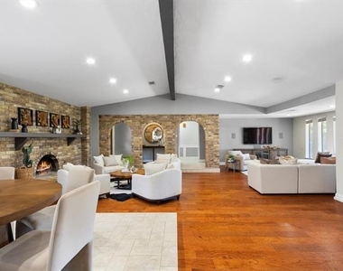 2016 Pembrooke Place - Photo Thumbnail 10