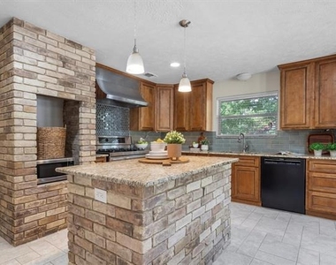 2016 Pembrooke Place - Photo Thumbnail 16