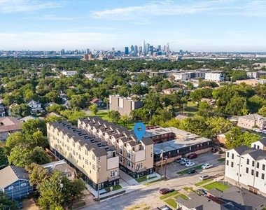 727 W 10th Street - Photo Thumbnail 32