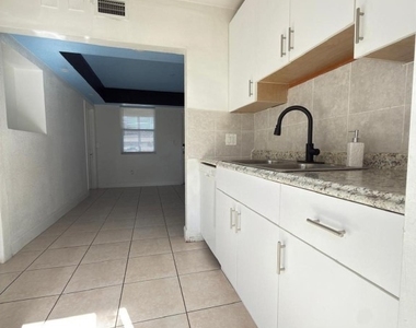 1832 Ne 49th Street - Photo Thumbnail 4