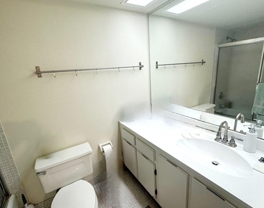 804 Cypress Boulevard - Photo Thumbnail 7