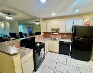 804 Cypress Boulevard - Photo Thumbnail 4