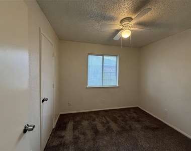 2509 Stanford Street - Photo Thumbnail 16