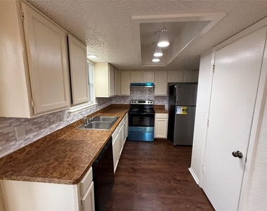 2509 Stanford Street - Photo Thumbnail 9