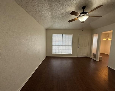 2509 Stanford Street - Photo Thumbnail 4