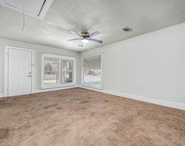 701 Lakey Street - Photo Thumbnail 5